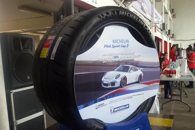 Michelin Sarankan Tetap Pakai Ban Anjuran Porsche