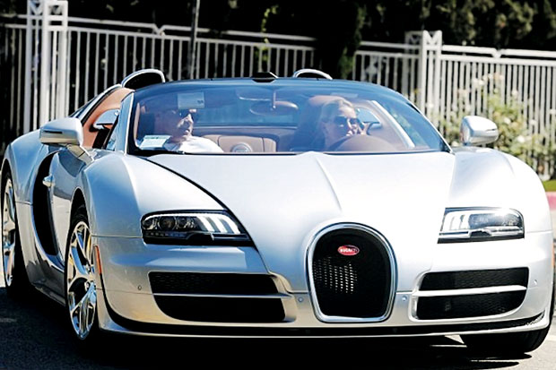 Arnie Berikan Kekasih Bugatti
