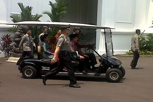 Jokowi Jadi Sopir JK dari Istana Negara ke Istana Merdeka
