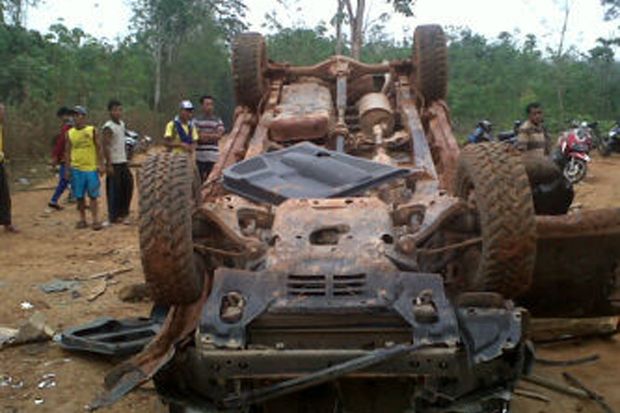 Kepala Dusun Ditangkap, 2 Mobil Dirusak Warga