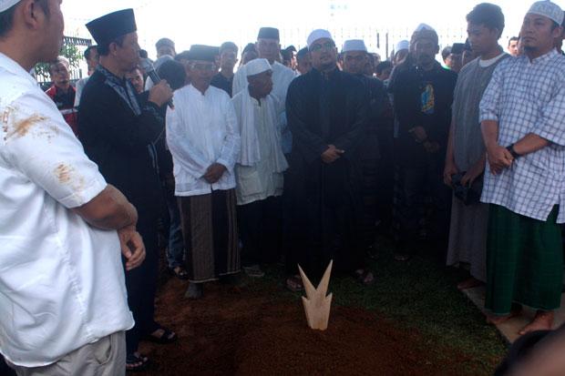 Soegeng Sarjadi Dikebumikan di Sukabumi