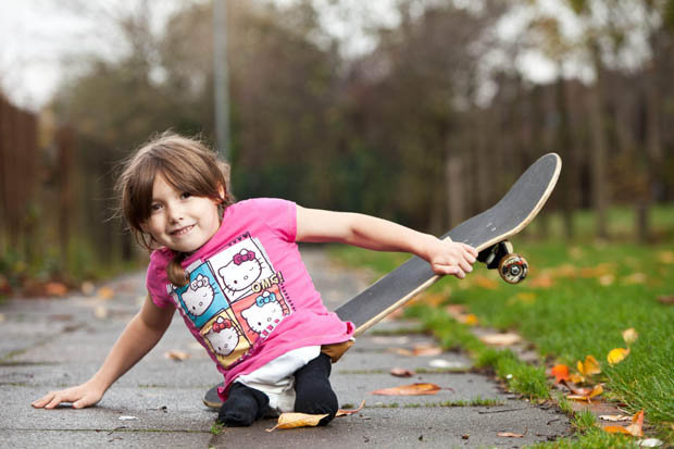 Gadis Kecil Tanpa Kaki Pantang Nyerah Jadi Skater