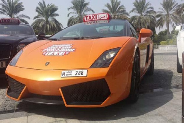 Mobil Super Mewah Dijadikan Taksi Wisata di Dubai