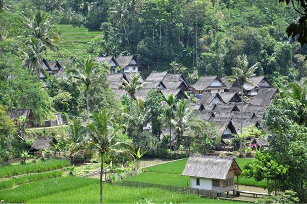 Melongok Kearifan Lokal di Kampung Naga