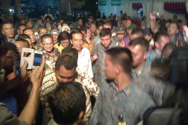 Warga Berebut Salami Jokowi, Tanaman Rusak