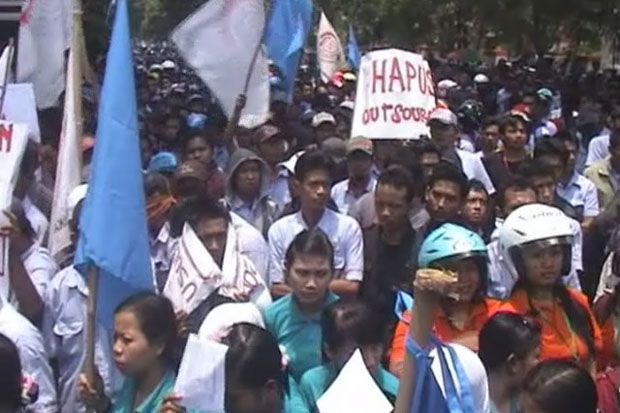 Polri dan TNI Amankan Demo Buruh di Batam