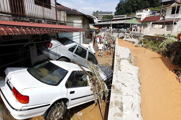Banjir Bandang di Malaysia, Dua WNI Tewas