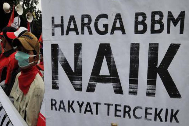 Demo Tolak Kenaikan BBM di Manado Ricuh