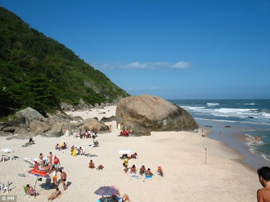 Brazil Buka Pantai Telanjang