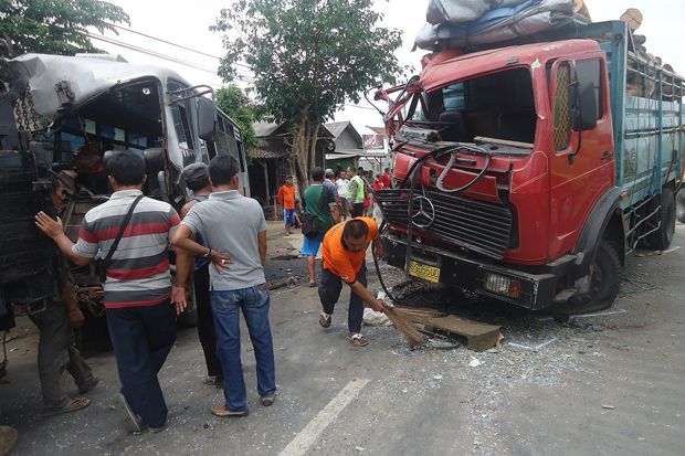 Tabrakan Maut di Bojonegoro karena Sopir Bus Ugal-Ugalan