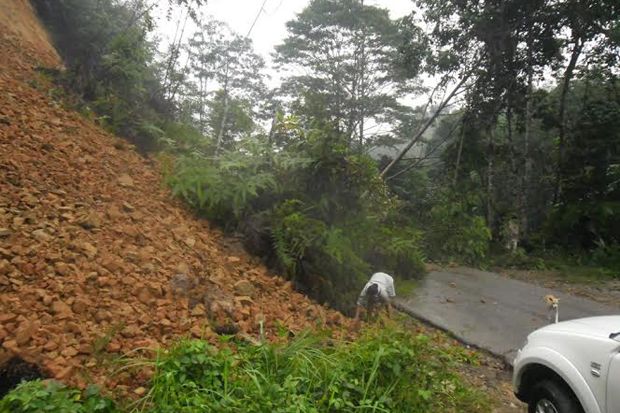Jalan Lintas Sumatera Taput-Sibolga Tertimbun Longsor