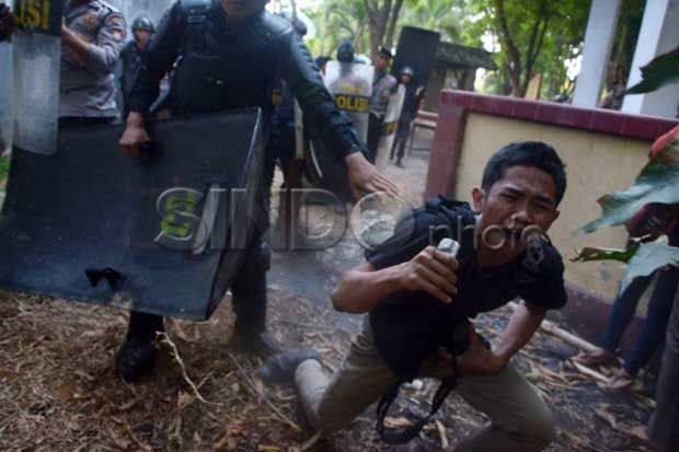 Sehari Setelah Bentrokan Polisi-Mahasiswa, Kampus UNM Diliburkan