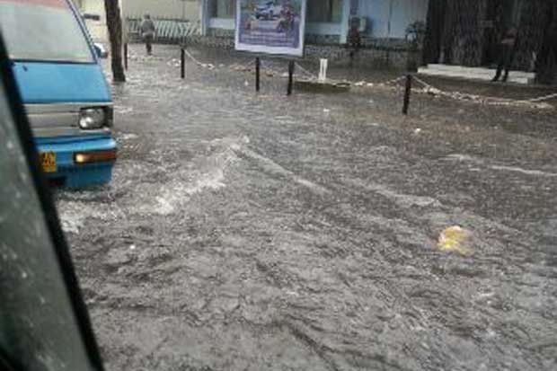 Hujan Sejam, Jalan Sudirman Banjir