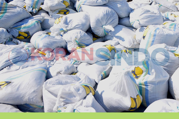 Ratusan Karung Sampah Diturunkan dari Ciremai