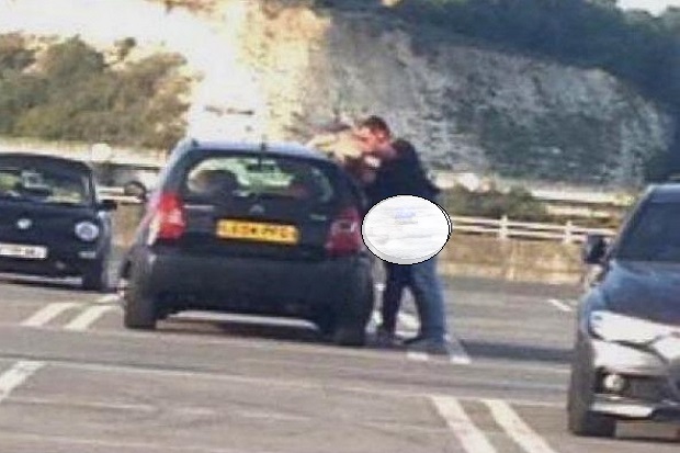 Foto Pasangan Mesum di Area Parkir Mal Hebohkan Inggris