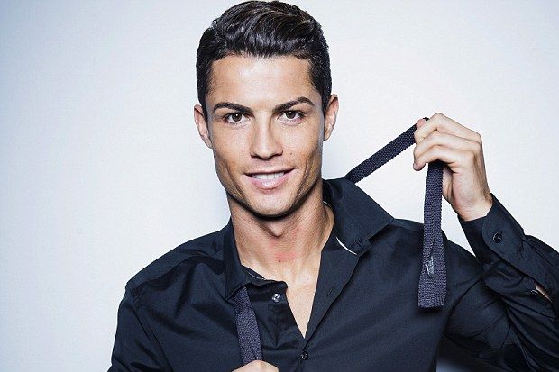 Ronaldo Jualan Baju Lewat Twitter
