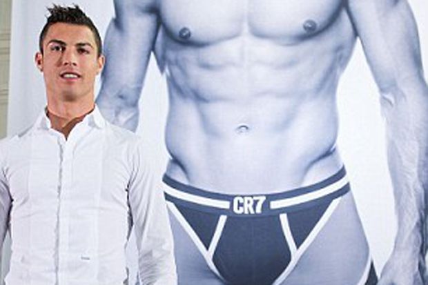 Neuer Ejek Ronaldo Soal Celana Dalam