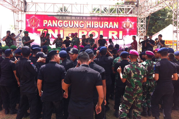 Pasca Adu Tembak, Anggota TNI-Brimob di Batam Adu Joget