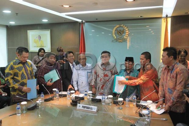 Segera, DPR Interpelasi Jokowi Soal BBM