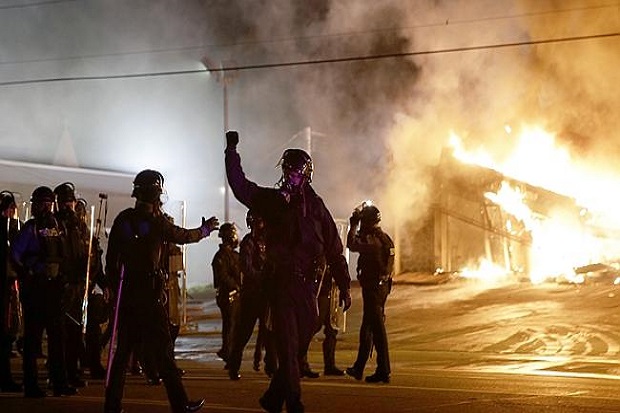 Rusuh di Ferguson Telan Korban, 700 Tentara AS Dikerahkan