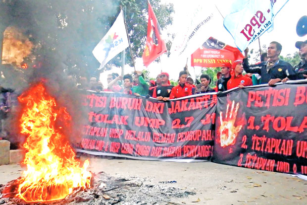 Desak Revisi Upah, Buruh Kepung Jakarta
