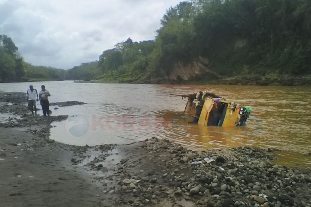 Banjir, Truk Terseret Arus Sungai Progo