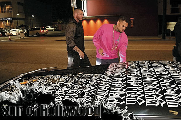 Chris Brown Buat Grafiti di Gallardo
