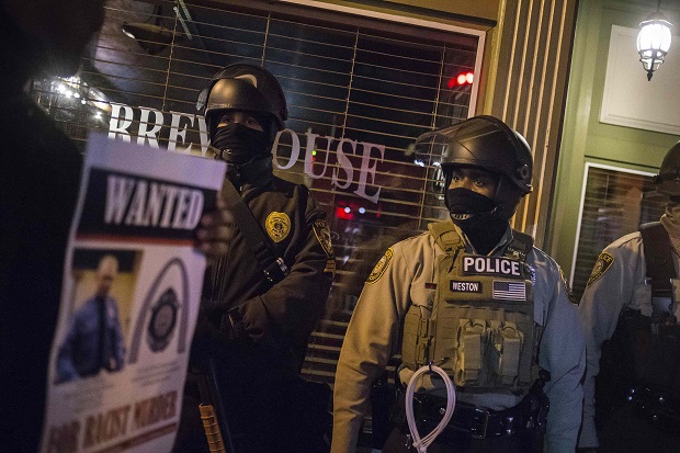 Ferguson Akan Perbanyak Polisi Kulit Hitam