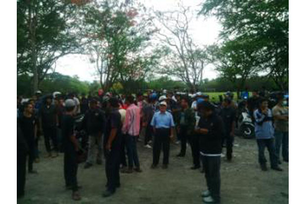 Massa Pedemo Tolak Munas Golkar Dipulangkan ke Jawa