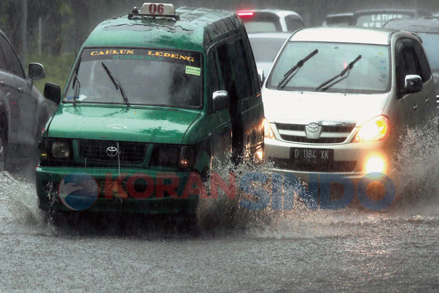 Banjir Cileuncang Kepung Kota Kembang