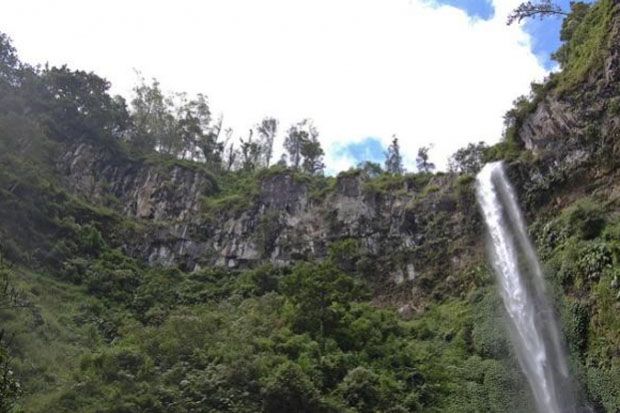 Merasakan Sensasi Air Terjun Coban Rondo