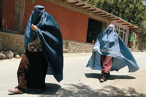 Muslimah di Xinjiang Dilarang Pakai Burqa