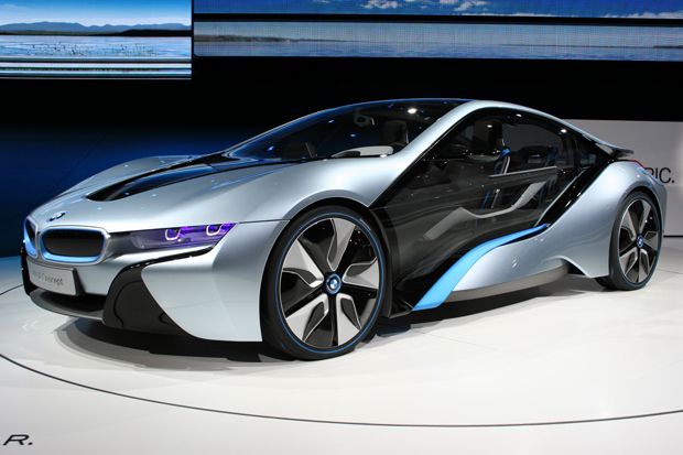 BMW Hibrid Baru Head to Head dengan Tesla