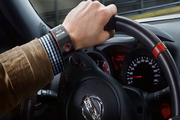 Awas Ditilang karena Gunakan Smartwatch Saat Berkendara