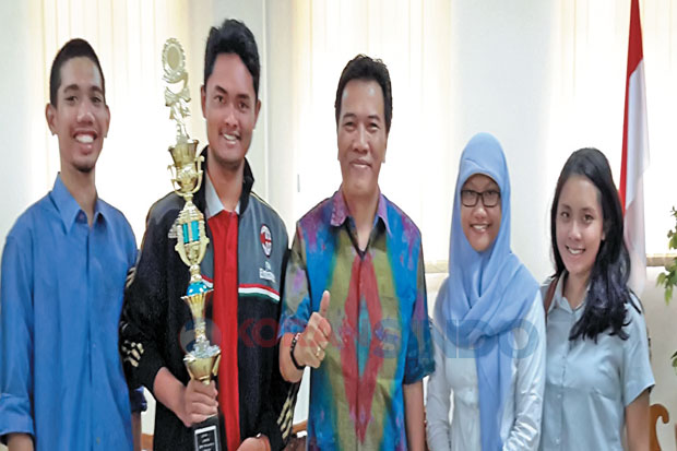 Tim Undip Sabet Juara I Debat Nasional di Malang