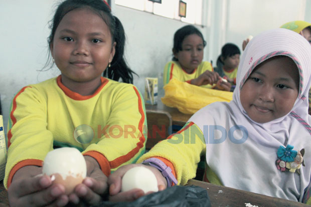 Pelajar SD Wajib Makan Telur dan Minum Susu