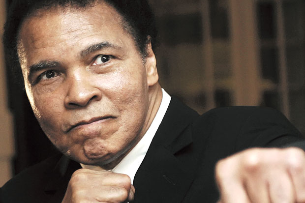 Muhammad Ali Dilarikan ke Rumah Sakit