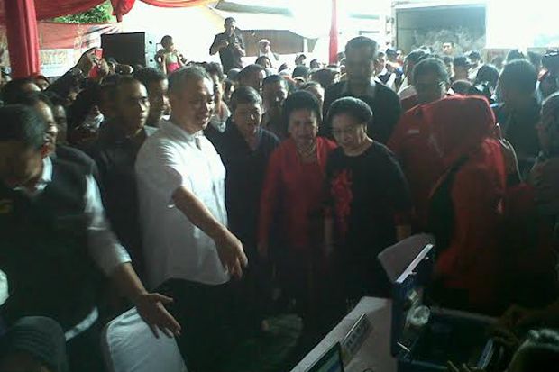 Hari Ibu, Tommy Winata Dampingi Megawati