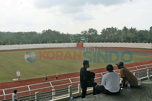 Pembangunan Stadion Cangkring Terlambat