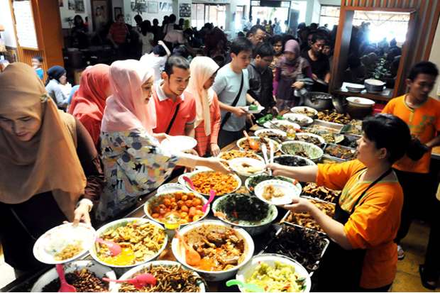 Tak Berizin, Festival Kuliner di Bandung Dibubarkan
