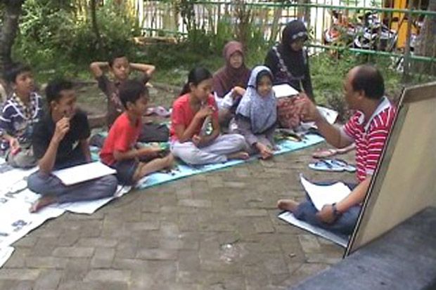 Isi Liburan, Anak-Anak di Jombang Belajar Jadi Jurnalis