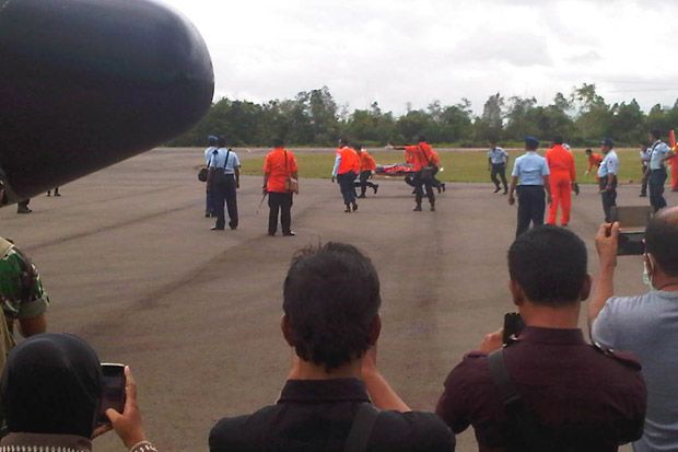 Dua Jenazah Korban AirAsia Diterbangkan ke Surabaya
