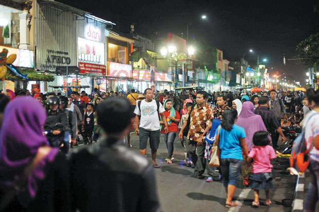 Ribuan Orang Kunjungi Pantai Parangtritis Yogyakarta