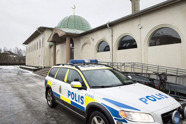 Masjid Dibakar, PM Swedia Murka