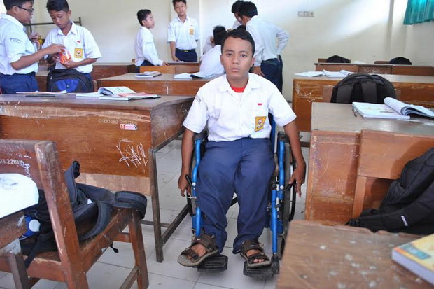 Edi Prayitno, Tempuh 10 Kilo dengan Kursi Roda ke Sekolah