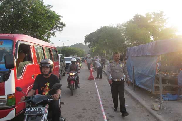 Polresta Barelang Tertibkan Parkir Liar di Simpang Panbil