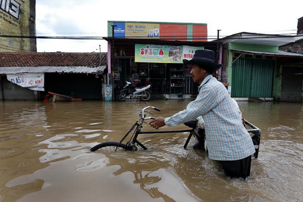 Hujan Semalaman, Kota Padang Banjir 1 Meter