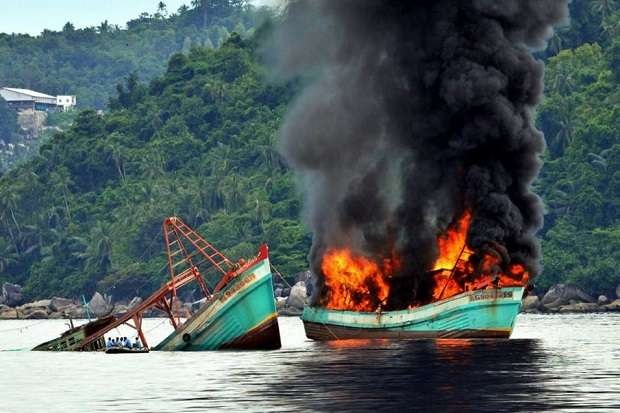 Kapal Pencuri Ikan Ditenggelamkan Indonesia, Ini Reaksi Malaysia