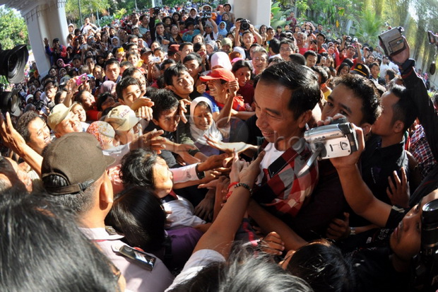 Jokowi Kunjungi Kantor PT Pindad
