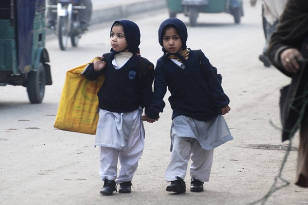 Sebulan Paska Pembantaian, Sekolah Peshawar Kembali Dibuka